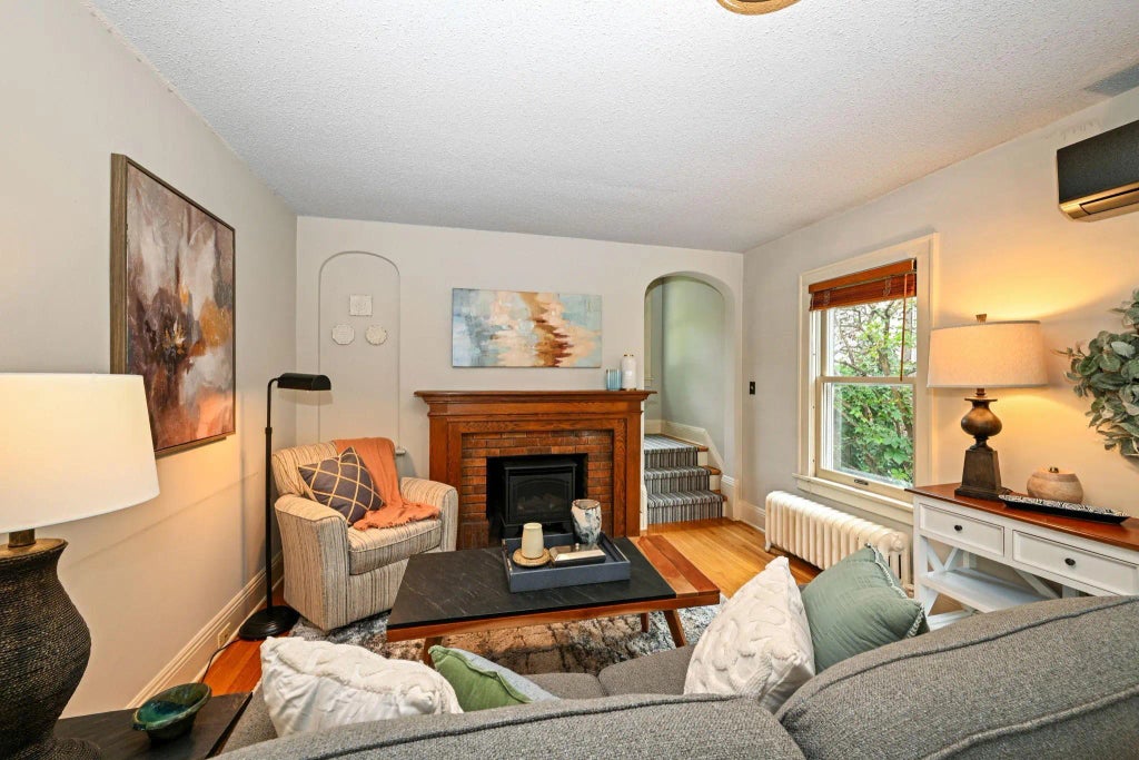 5049 Penn Avenue S, Minneapolis