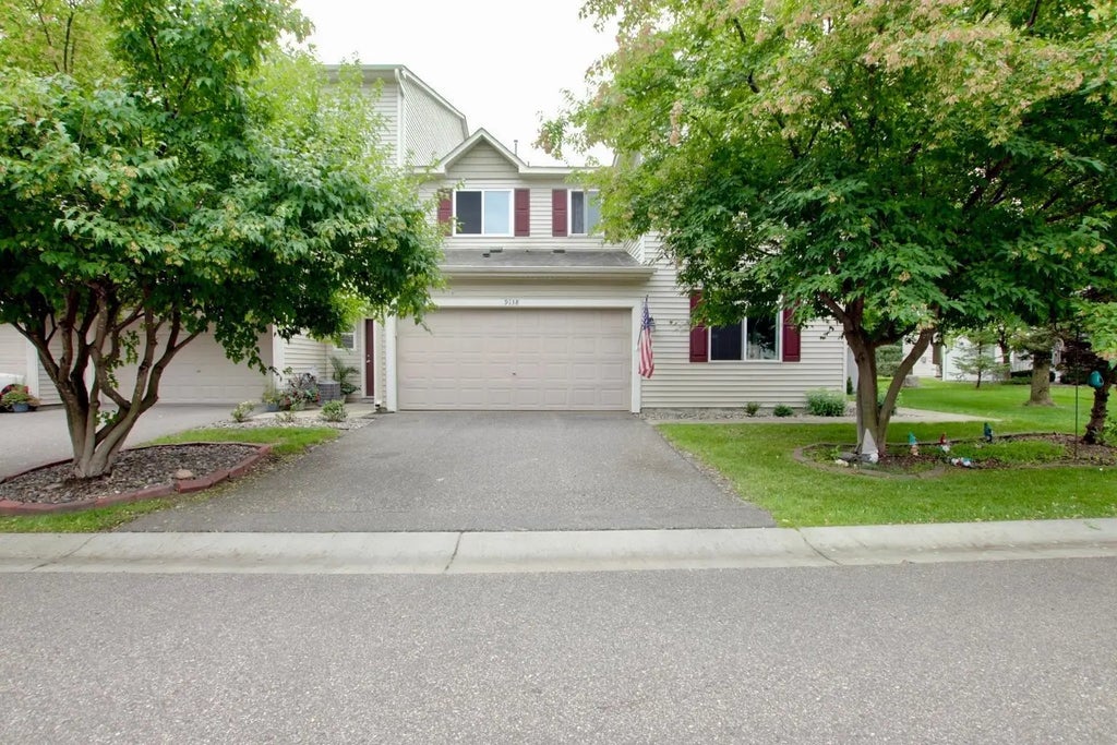 9138 Comstock Lane N, Maple Grove