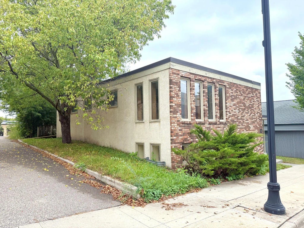 125 2nd Street N, Delano