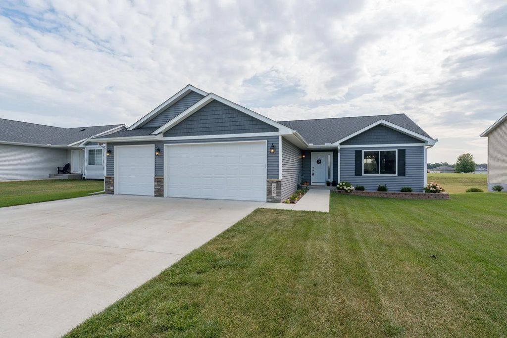 328 Cedar Trail Drive, Le Sueur