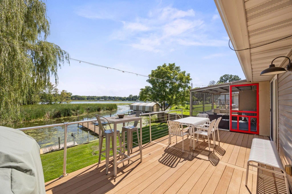 4901 Bartlett Boulevard, Mound