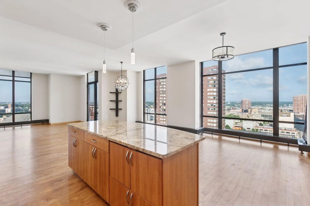 201 S 11th St 1700, Minneapolis