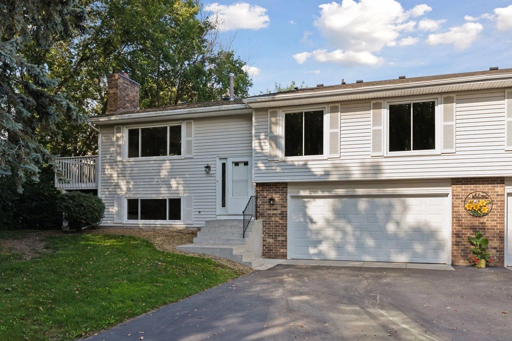 1725 W 140th Street, Burnsville