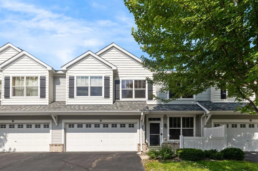 1608 Legacy Parkway E 6, Maplewood