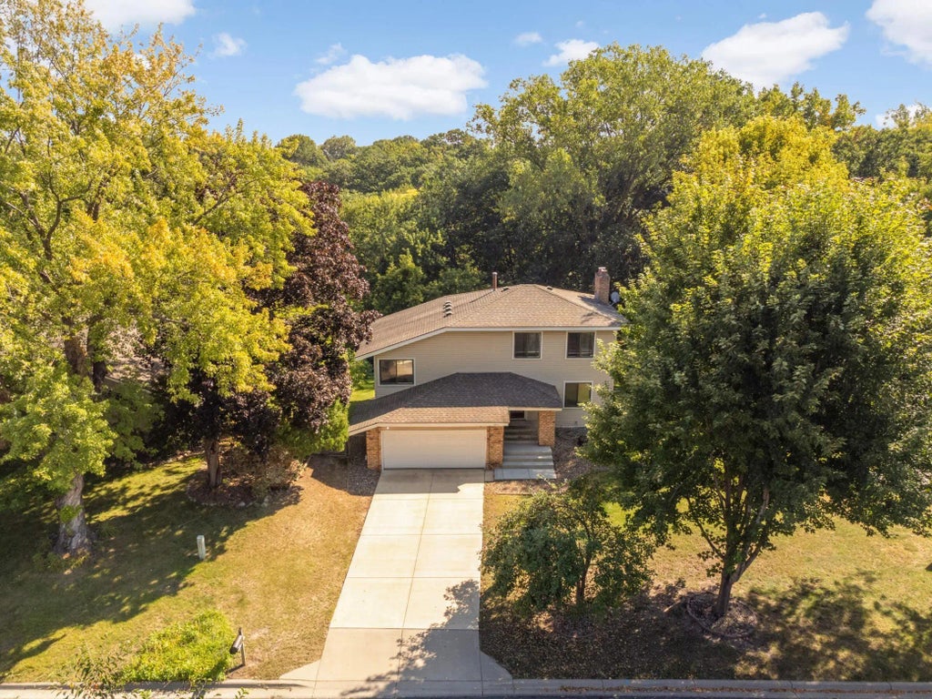 13313 Lakeview Drive, Burnsville