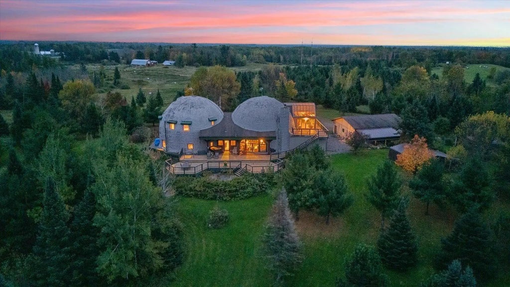 3581 County Line Road, Moose Lake Twp