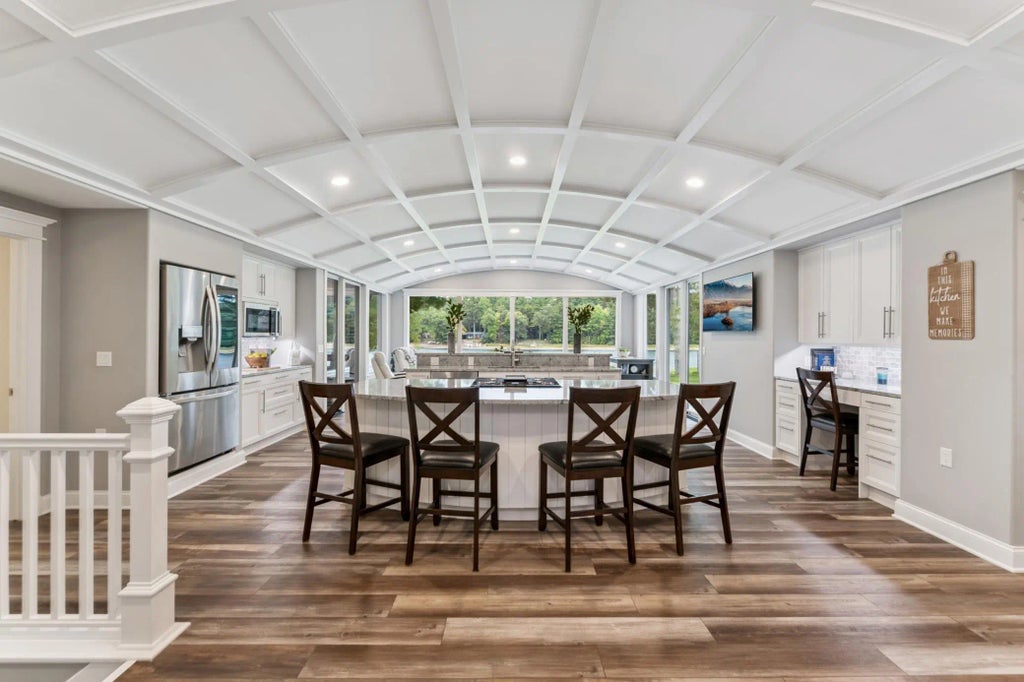 7277 North Shore Drive, Siren