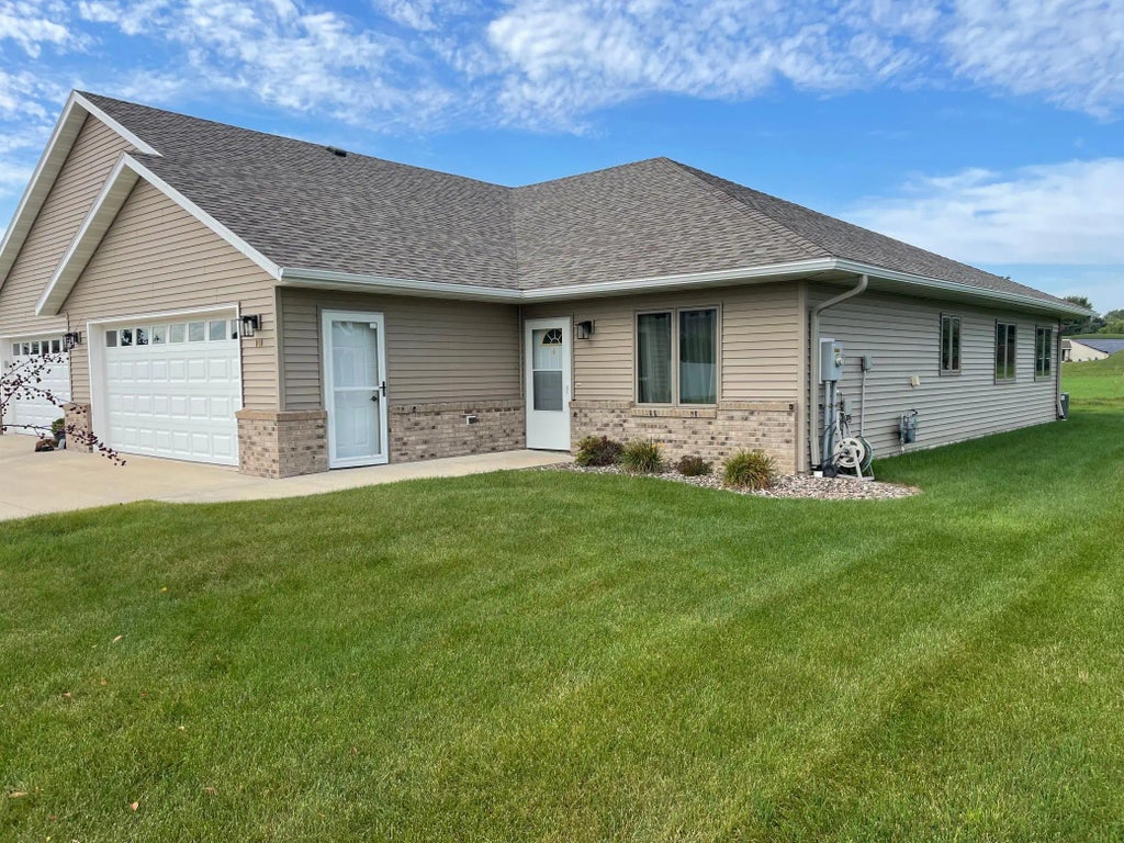 101 Brittany Way Se, Grand Meadow