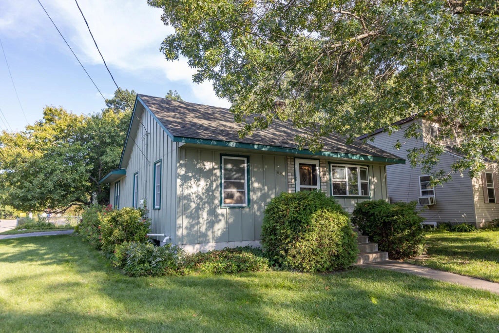 694 6th Avenue, Newport