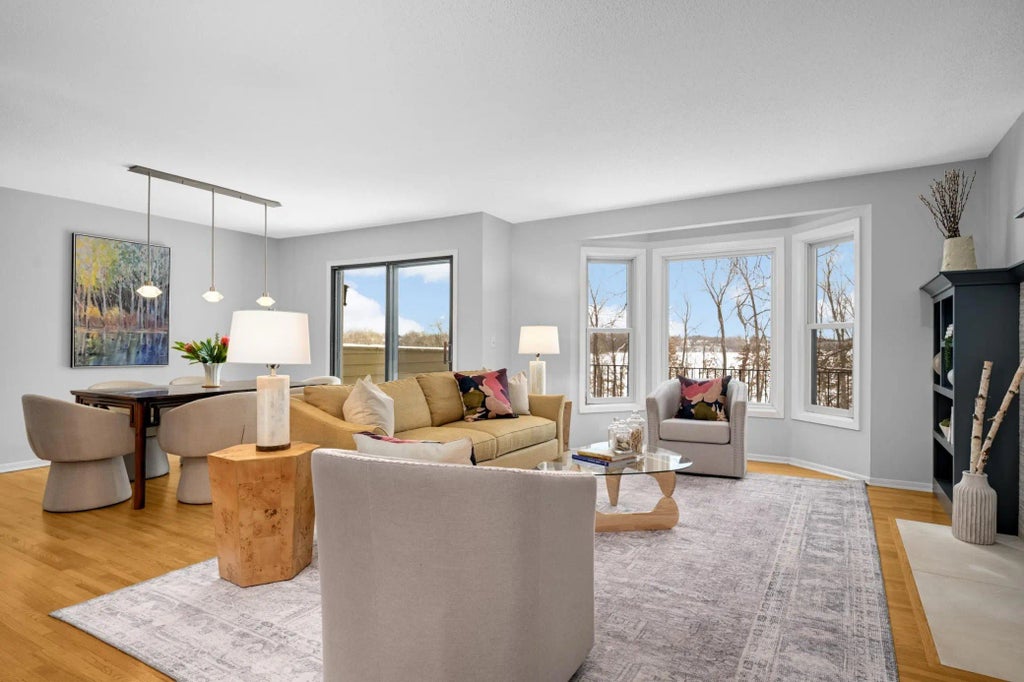 1633 Cedar Lake Parkway, Minneapolis