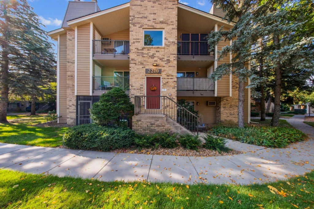 2210 Ridge Drive 34, St Louis Park