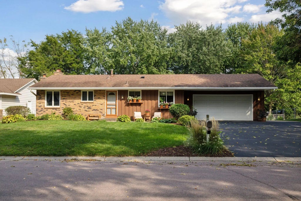 14678 Dunbar Court, Apple Valley