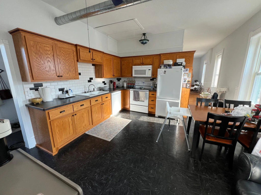 407 Elm Avenue, Waverly