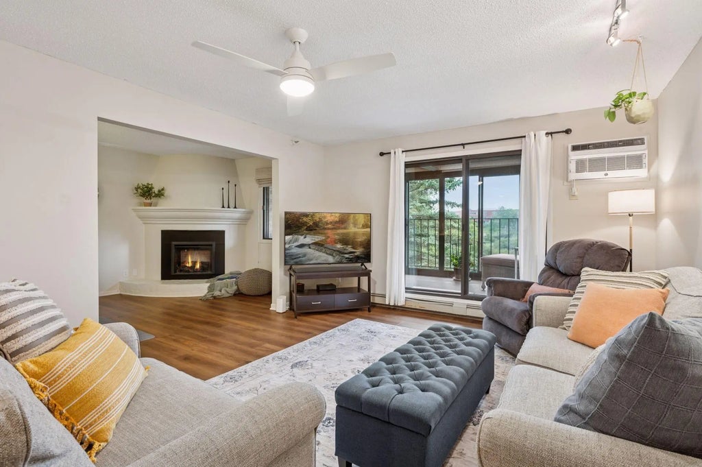 5643 Green Circle Drive 312, Minnetonka