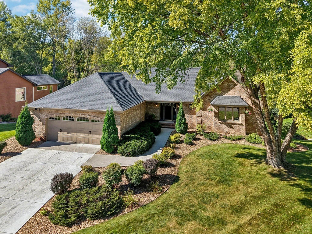 3665 Vinewood Lane N, Plymouth