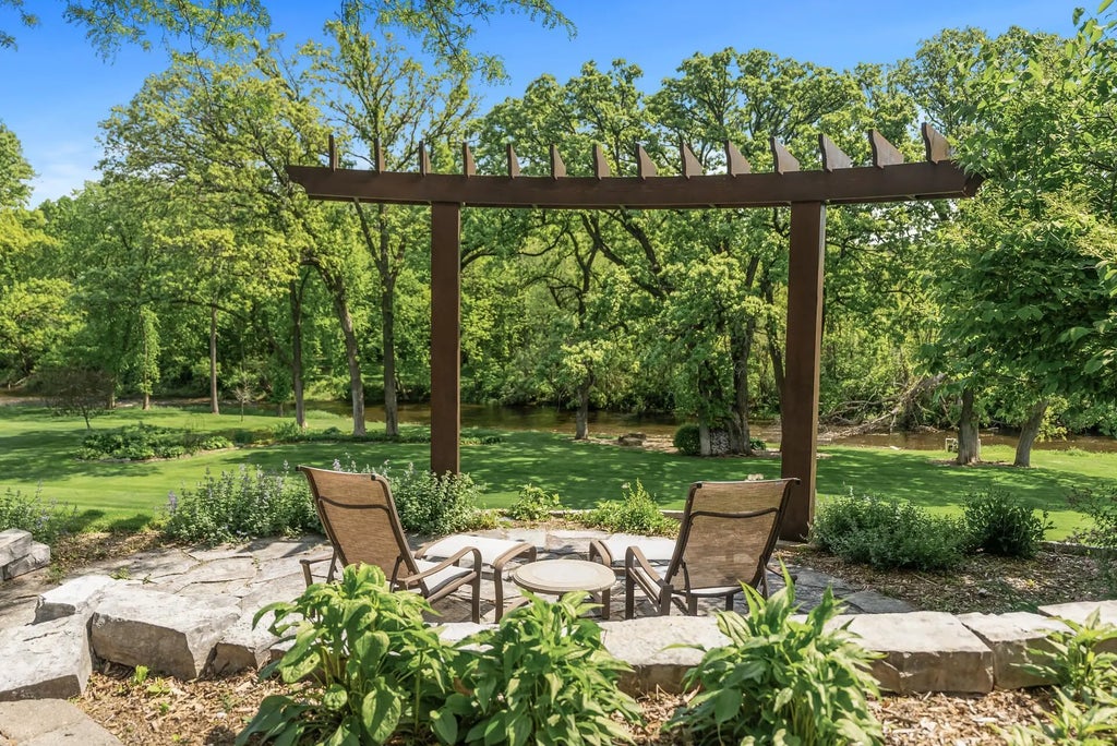 1595 River Shore Drive, Hastings