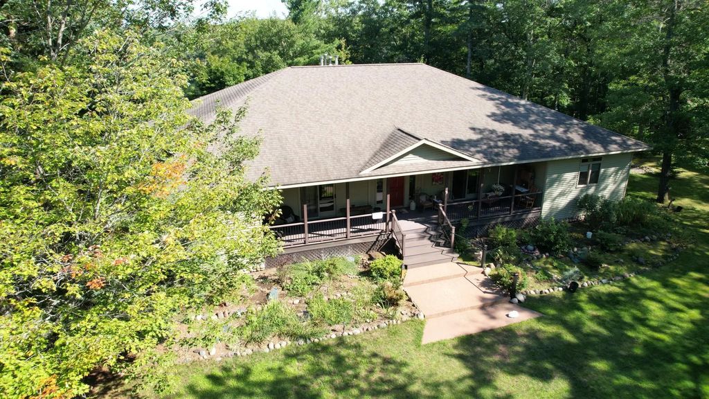 9625 Buskey Bay Drive, Iron River