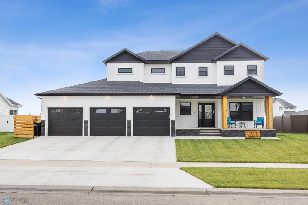 911 50th Avenue W, West Fargo