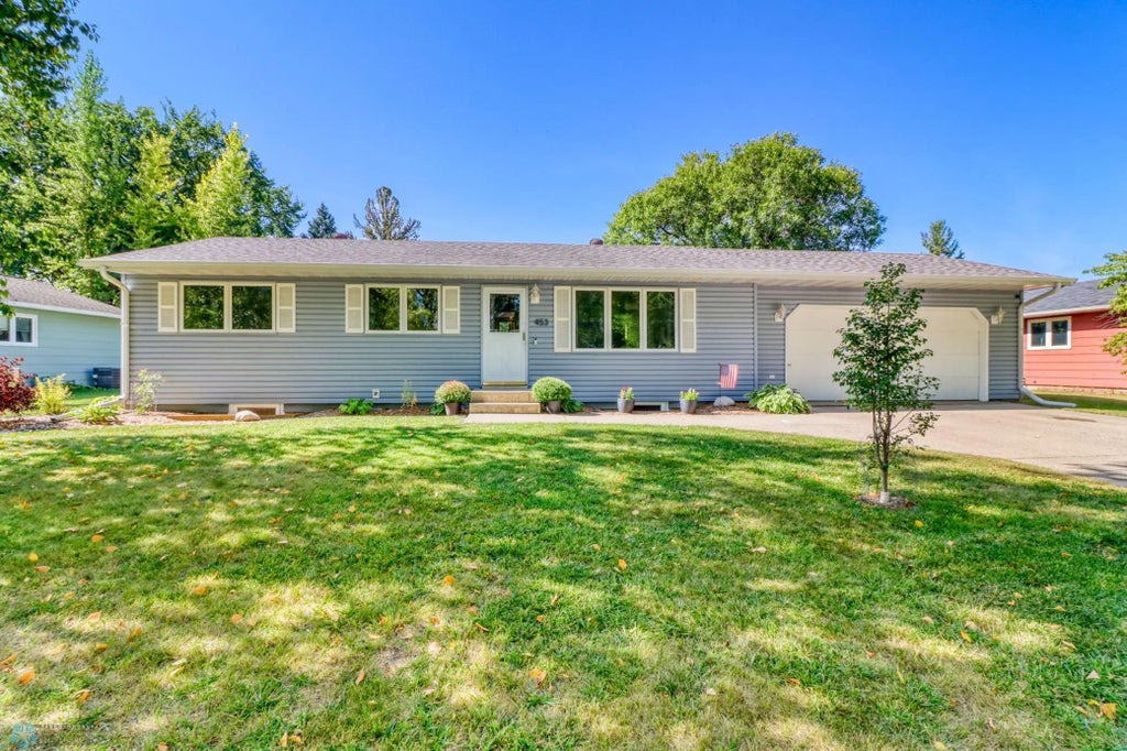 453 Rensvold Boulevard, Moorhead