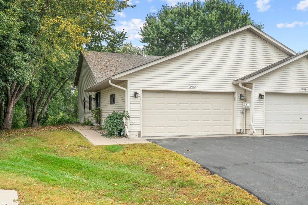 20304 Hunter Court, Lakeville