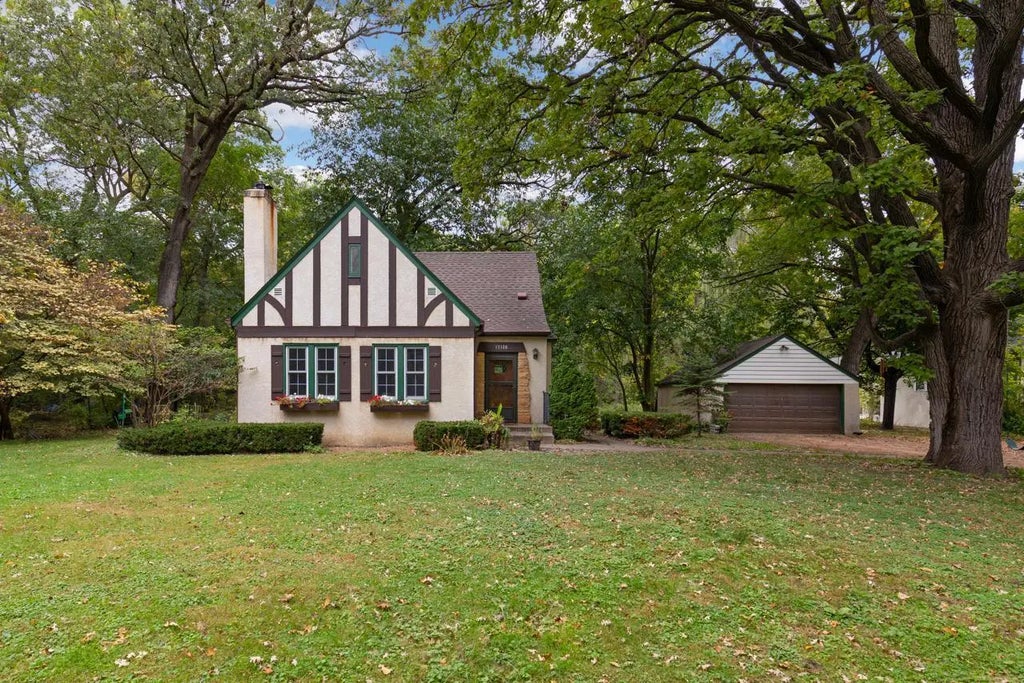 15108 Excelsior Boulevard, Minnetonka