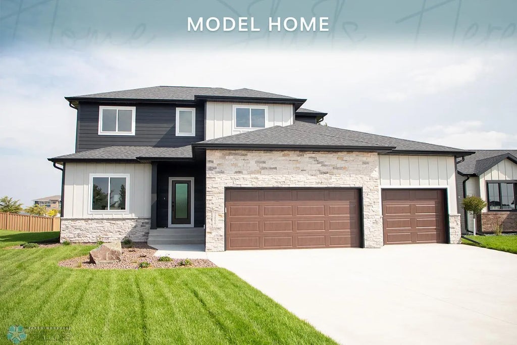 3606 Decorah Way S, Fargo