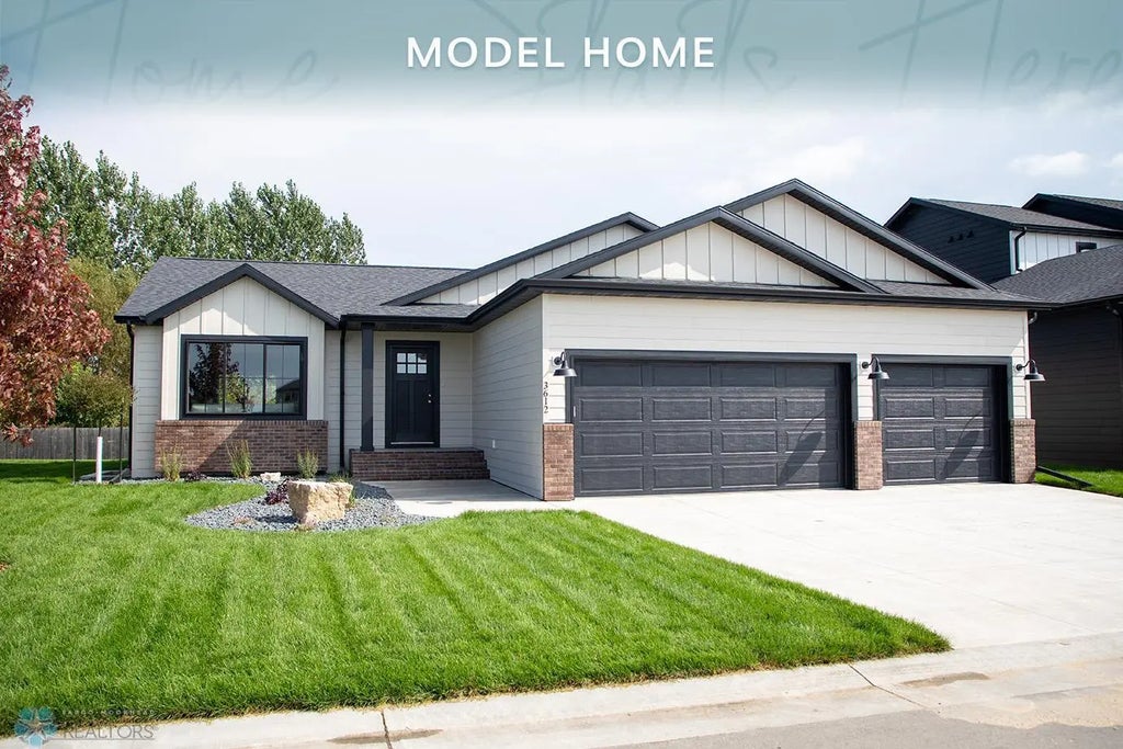 3612 Decorah Way S, Fargo