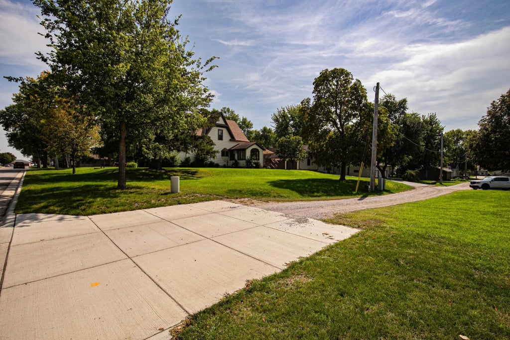 301 E Depue Avenue, Olivia