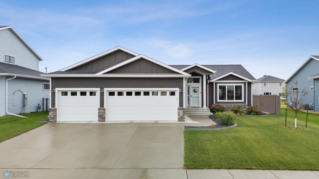 8818 Meadowlark Parkway, Horace