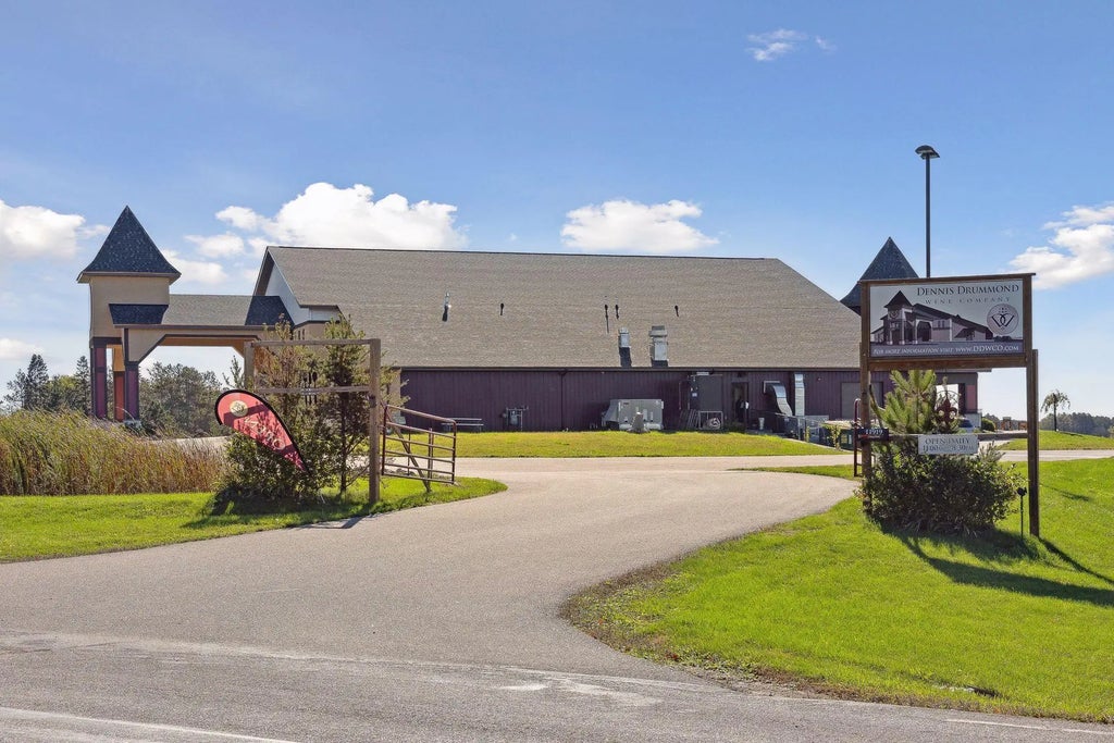 11919 Thiesse Road, Long Lake Twp