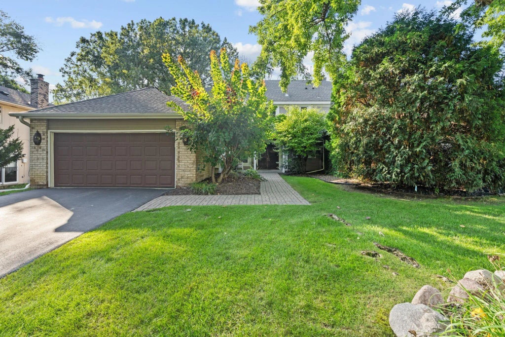 7702 Tanglewood Court, Edina