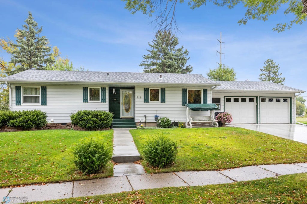 315 Cedar Lane, West Fargo