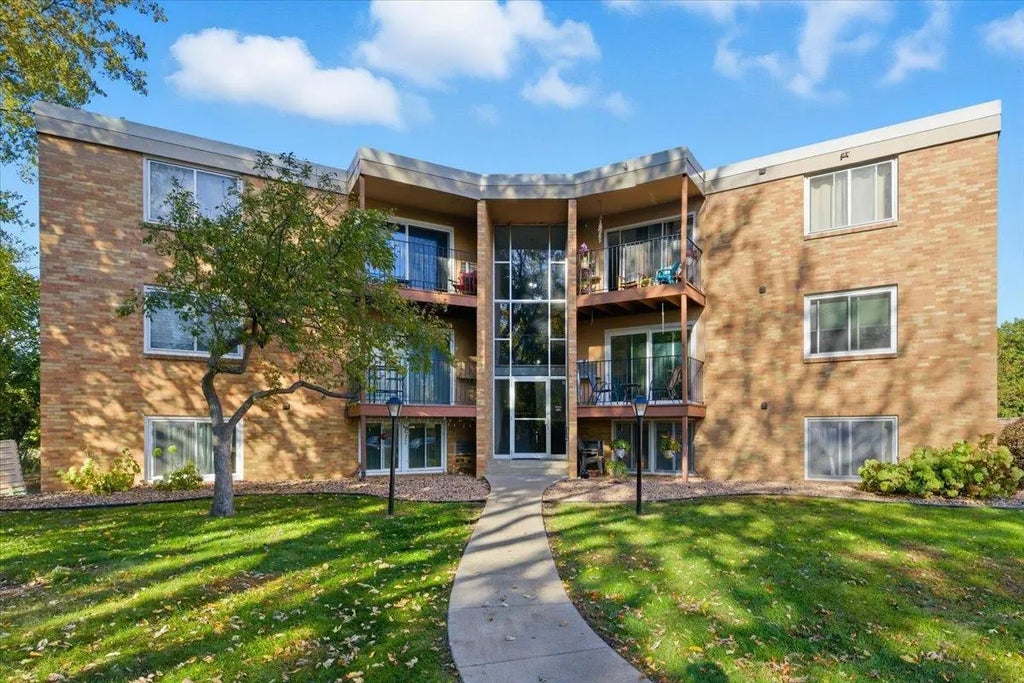 9147 Highway 55 102, Golden Valley