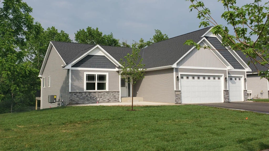 225 10th Avenue Ne, Hutchinson