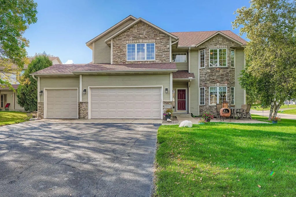 16943 Hopewell Court, Lakeville