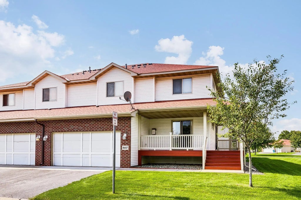 8657 Tessman Circle N, Brooklyn Park