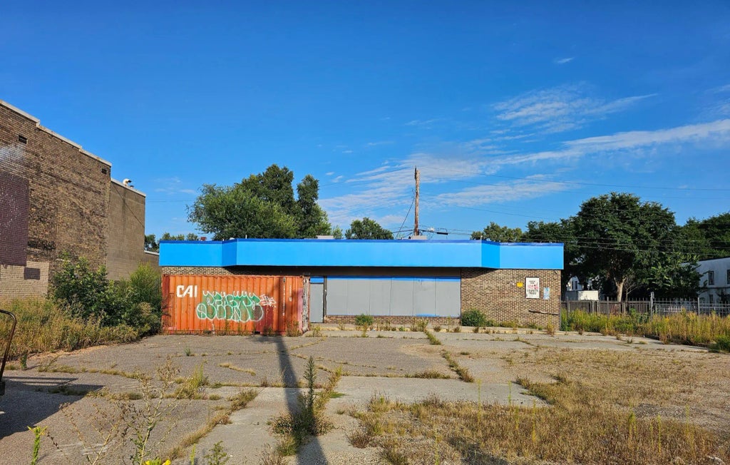 2445 Bloomington Avenue, Minneapolis