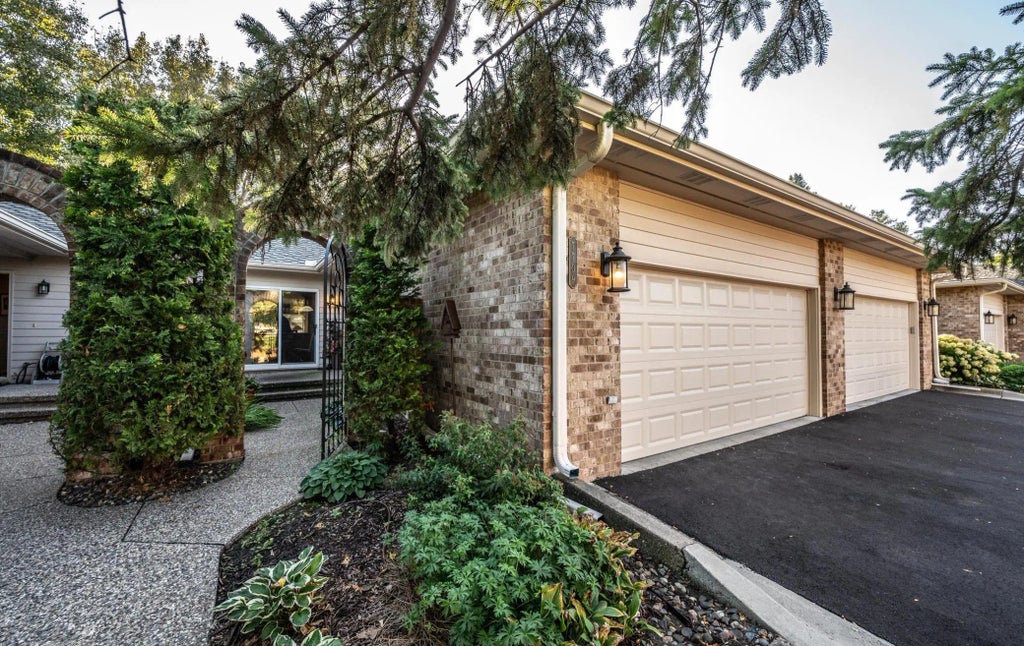 7709 Pondwood Drive, Edina