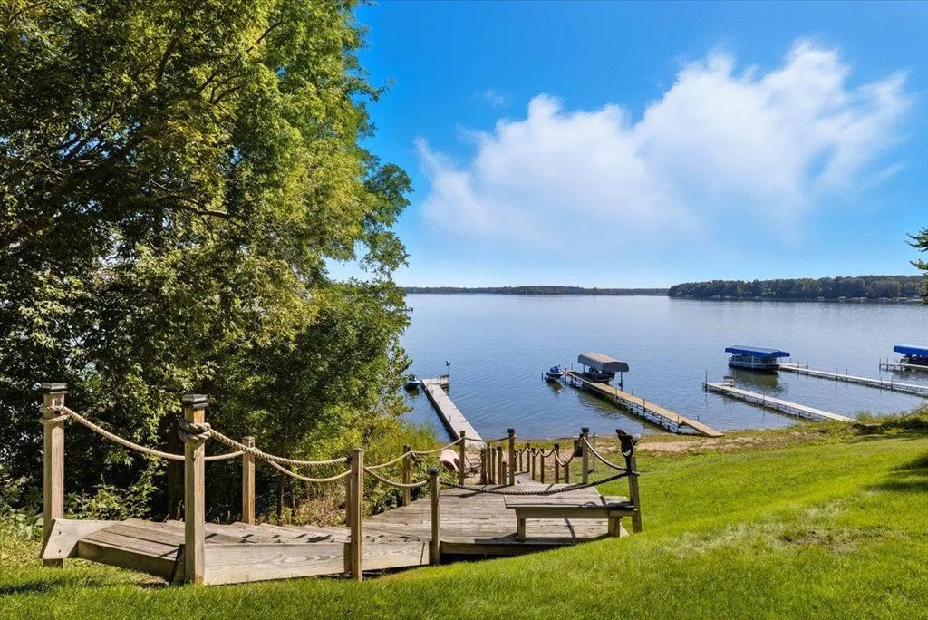 10781 Dahl Avenue, Chisago City