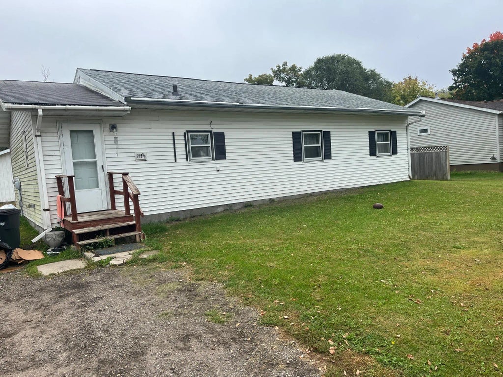 715 Holden Avenue, Henning