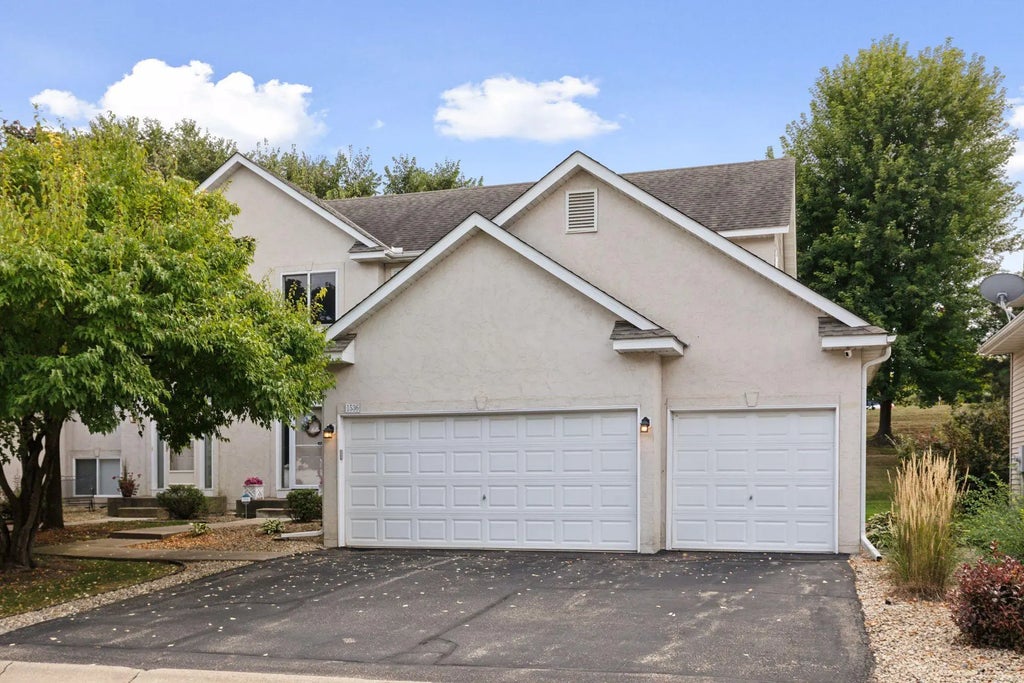 1536 Stonewood Lane, Eagan