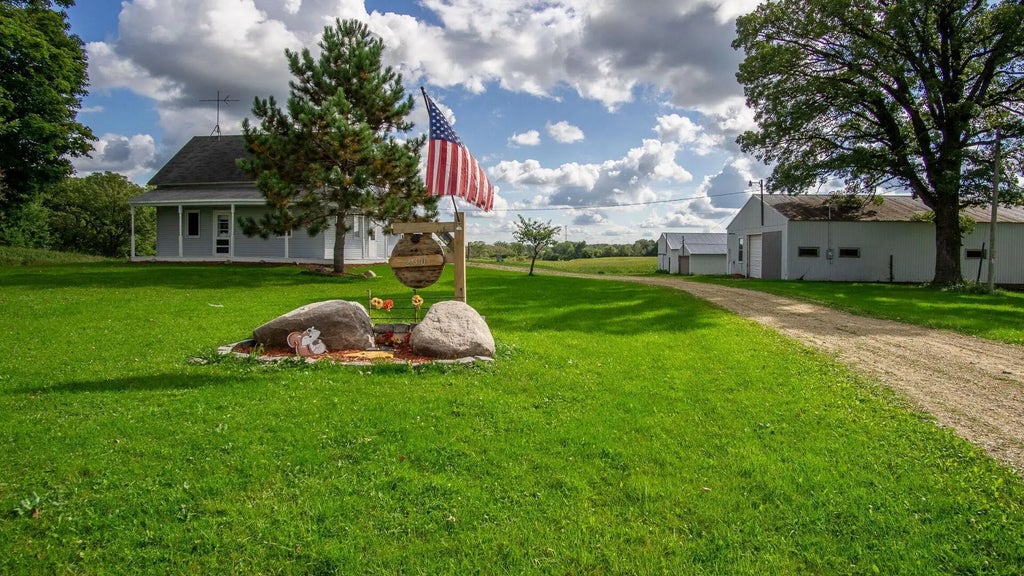 230 1st Avenue E, Clear Lake