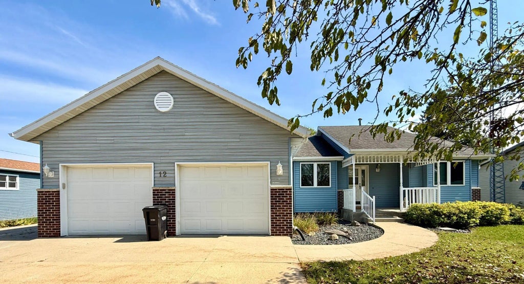 12 Pine Avenue Se, Racine