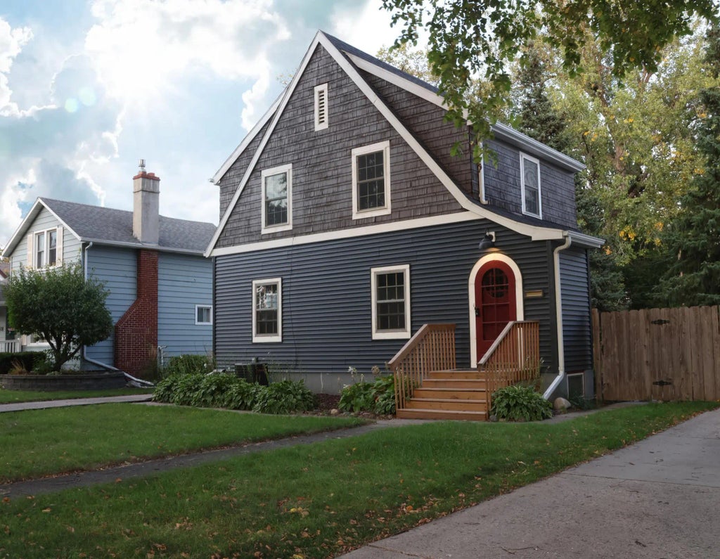 912 11th Street S, Moorhead