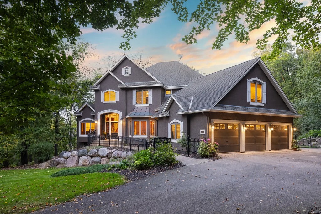 6155 Murray Court, Shorewood