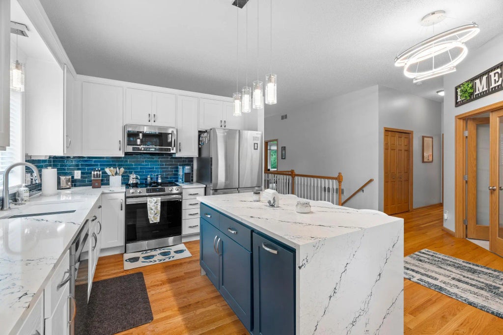 2211 Glacier Way, Hastings