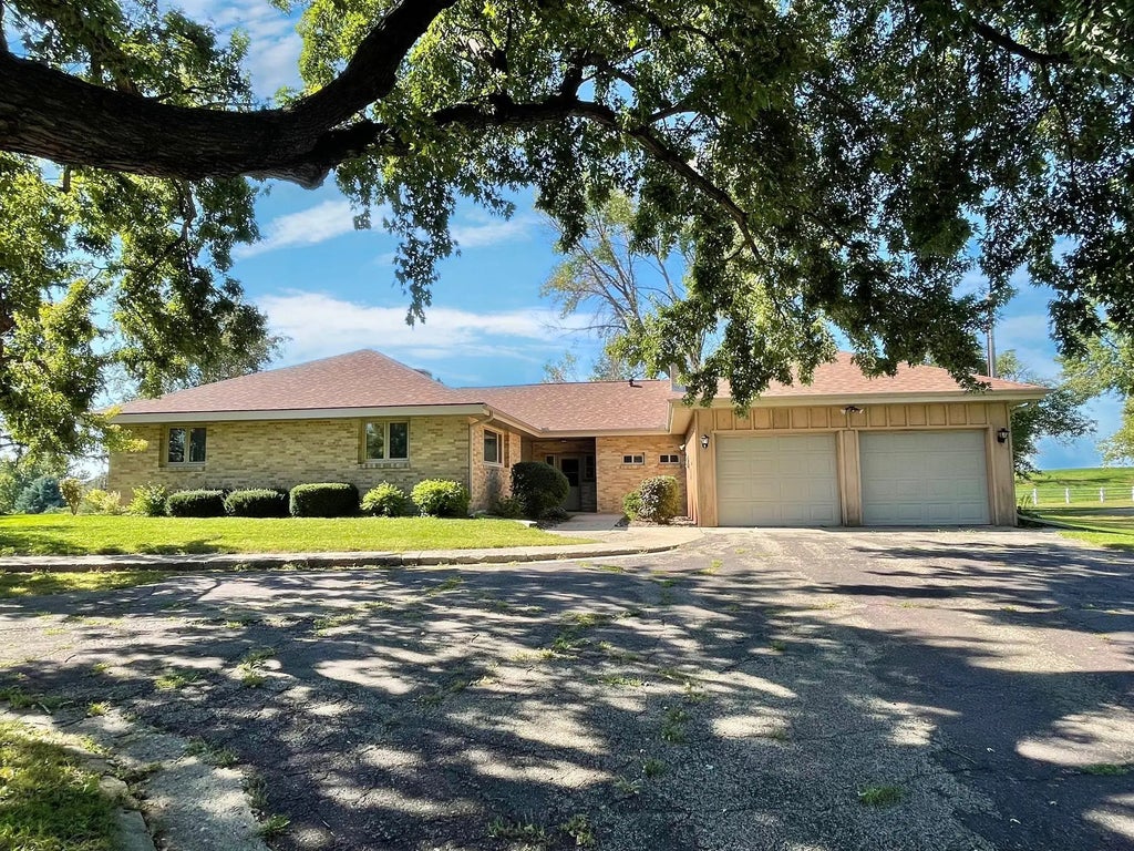 18375 County Road 4, Springfield