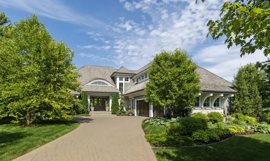 1595 Locust Hills Circle, Wayzata
