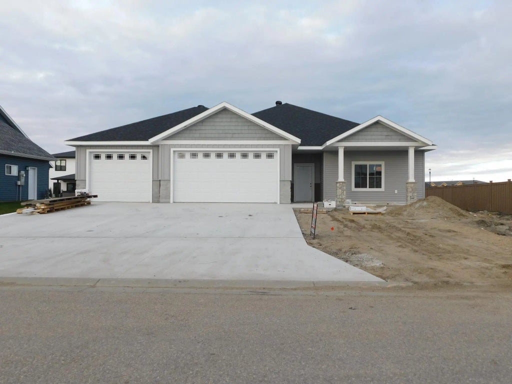 4203 Pine Parkway S, Fargo