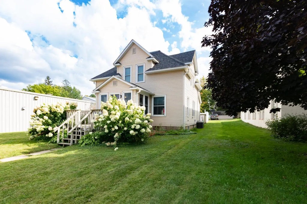 105 Main Street W, Milltown